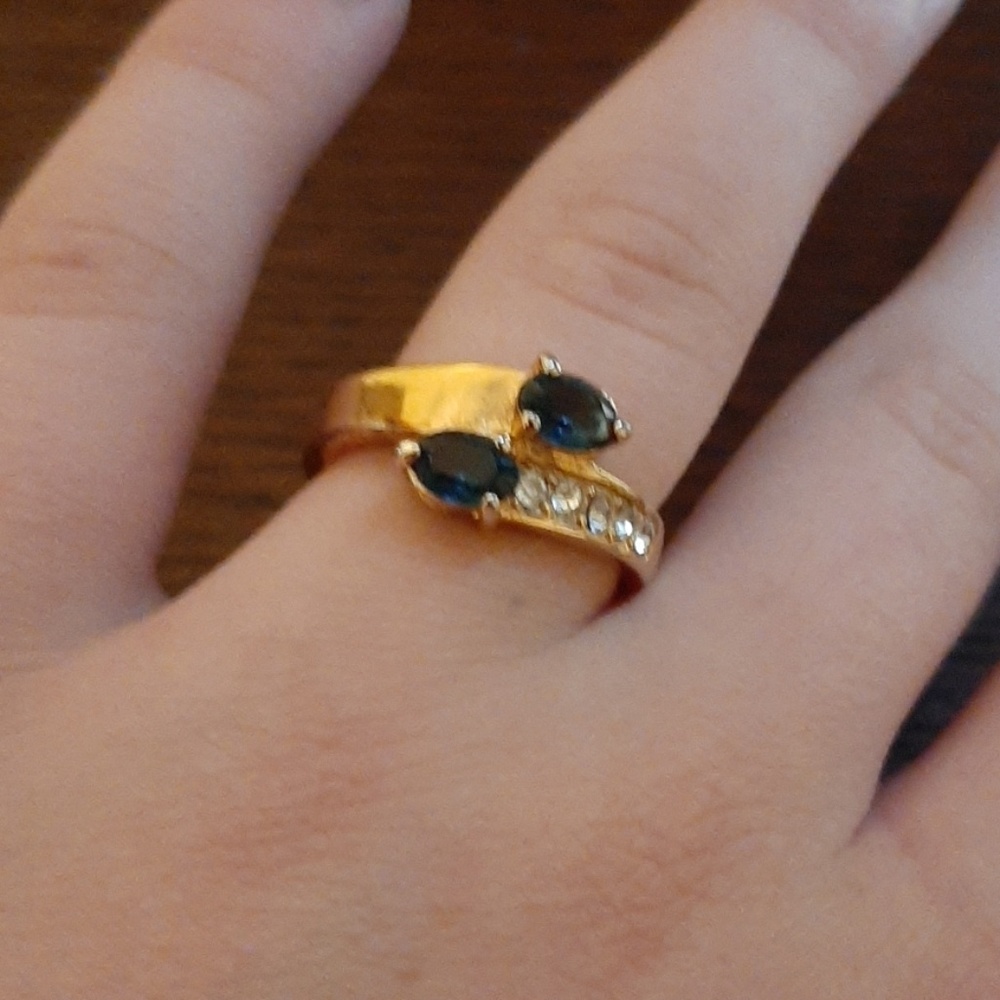 Gold ring - Picture 2 of 2